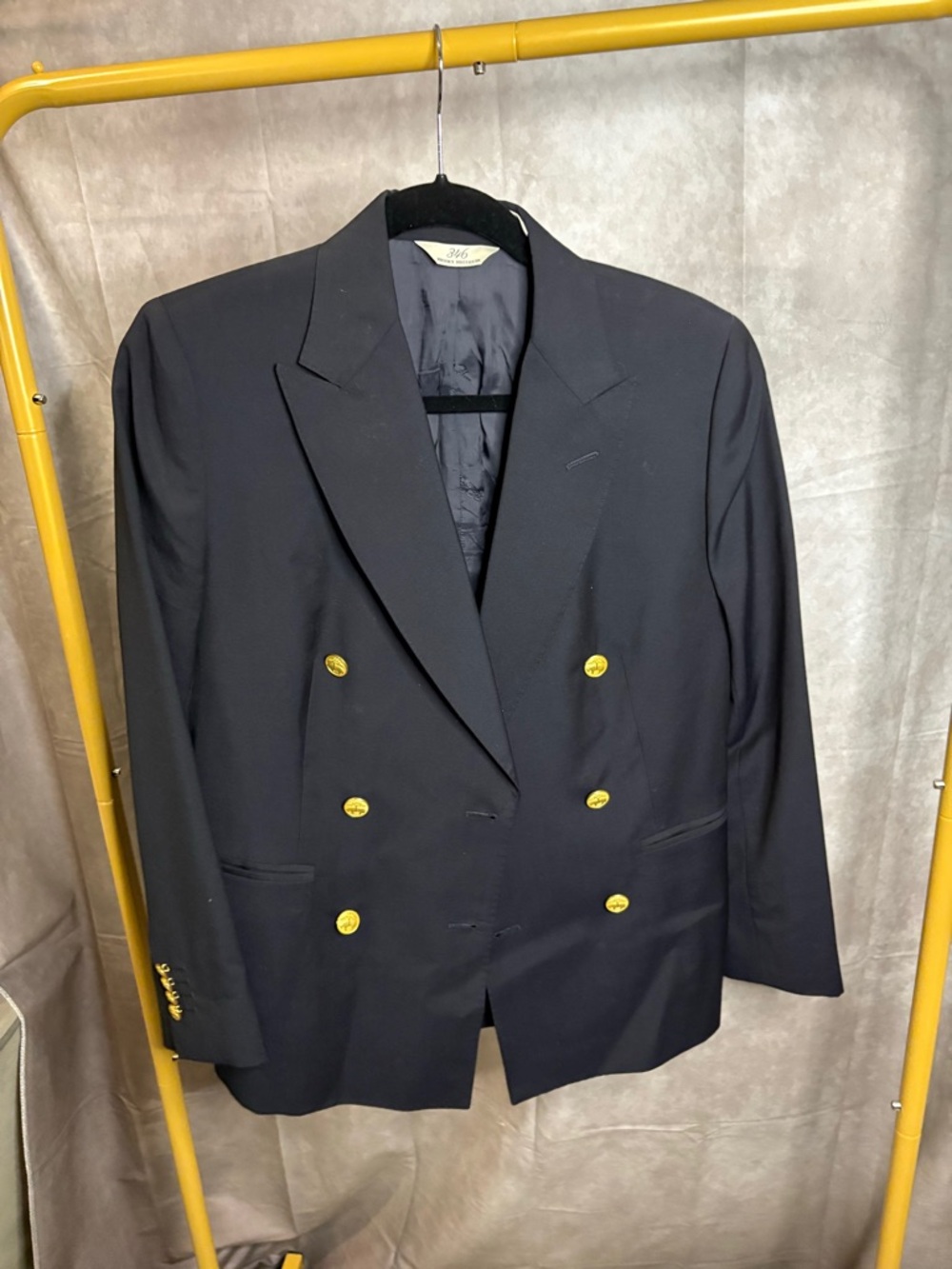 Brooks Brothers 346 Navy Wool Blazer Gold Buttons Made in Italy
